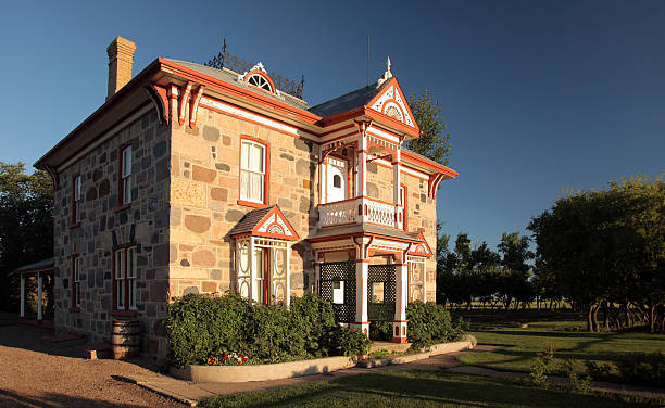 istock Manitoba Farm House 184870662
