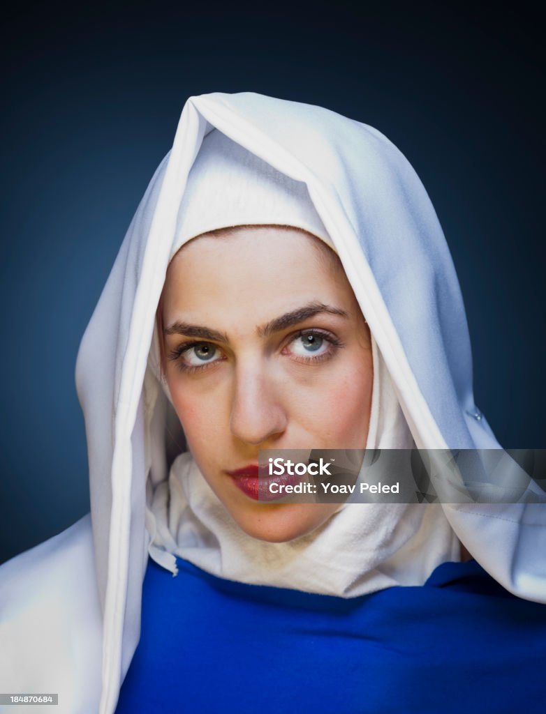 Красивые Монахиня - Стоковые фото 20-29 лет роялти-фри