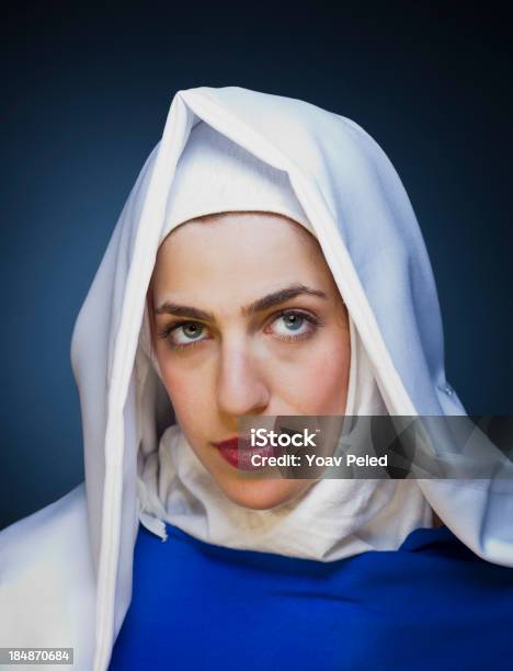 Красивые Монахиня — стоковые фотографии и другие картинки 20-29 лет - 20-29 лет, Вдохновение, Вертикальный