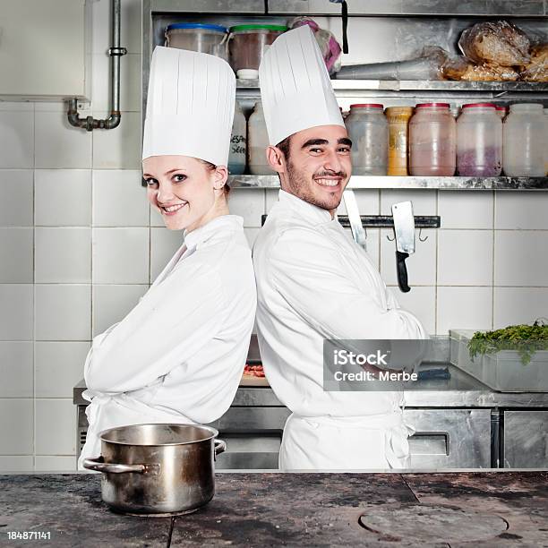 Photo libre de droit de Portrait Du Chef banque d'images et plus d'images libres de droit de Chef cuisinier - Chef cuisinier, Tous types de couple, Dos à dos