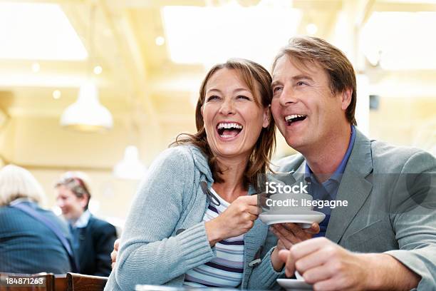 Paar Einen Kaffee Stockfoto und mehr Bilder von Café - Café, Älteres Paar, Glücklichsein