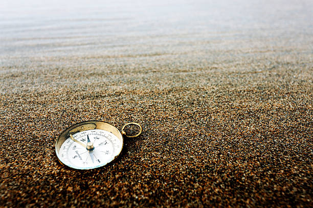 компас на пляже - misplaced стоковые фото и изображения