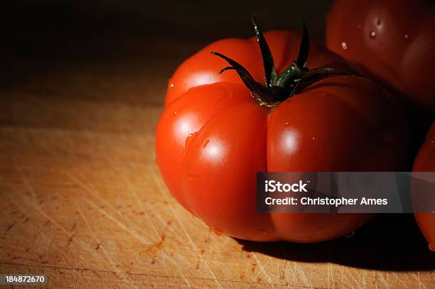 Real Organiczne Pomidory Beefsteak - zdjęcia stockowe i więcej obrazów Antyczny - Antyczny, Bez ludzi, Czerwony