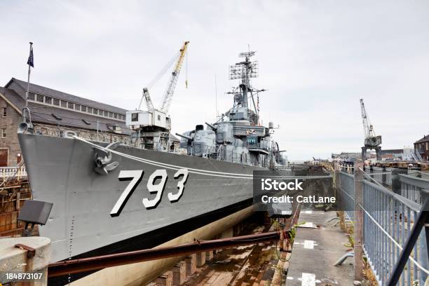 Foto de Atracado Navio De Guerra Da Marinha Seco e mais fotos de stock de Marinha - Marinha, Estaleiro, Dique Seco