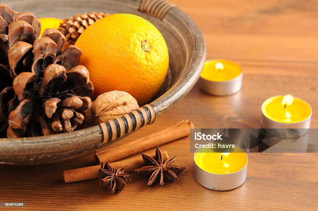 Amarela chá e luz natural, decoração de Natal - Foto de stock de Aniz Estrelado royalty-free