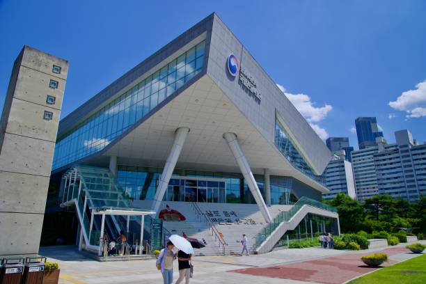 The National Hangeul Museum, near the National Museum of Korea, features an angular roof design supported by pillars, showcasing modern architectural elegance.