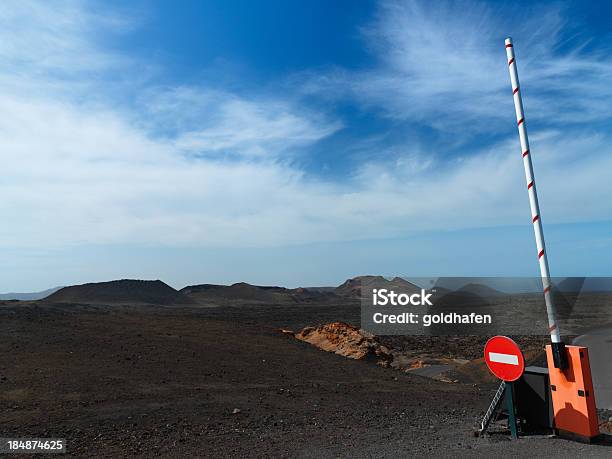 Puerta No Sintroduzca Paisaje Volcánico Isla De Lanzarote Foto de stock y más banco de imágenes de Conceptos