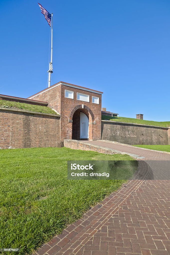 Fort McHenry Brick Gehweg, die zum Eingang - Lizenzfrei Festung Stock-Foto