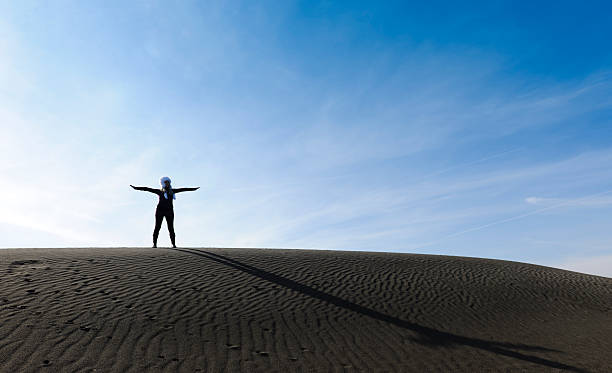 istock free woman 184874735