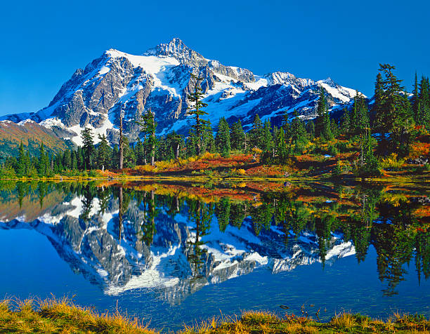 mont shuksan washington - lac picture lake photos et images de collection