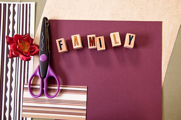 scrapbooking forniture francobolli ortografia famiglia - family album foto e immagini stock