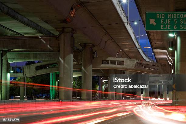 Notte Di Traffico - Fotografie stock e altre immagini di Città del Messico - Città del Messico, Via, Automobile