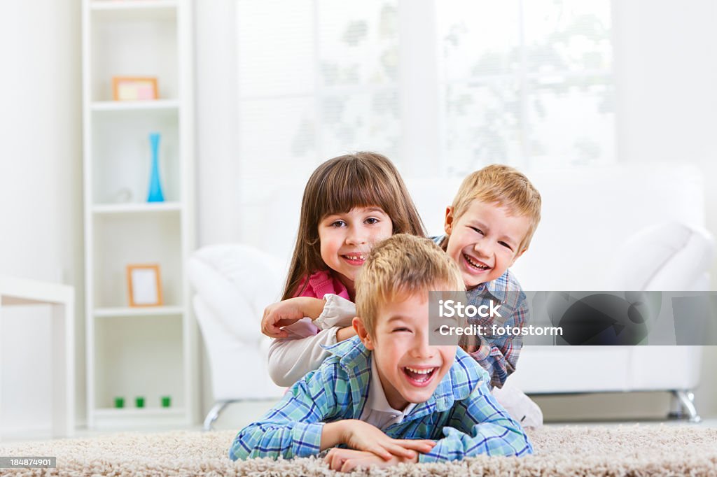 Feliz grupo de niños - Foto de stock de Moqueta libre de derechos