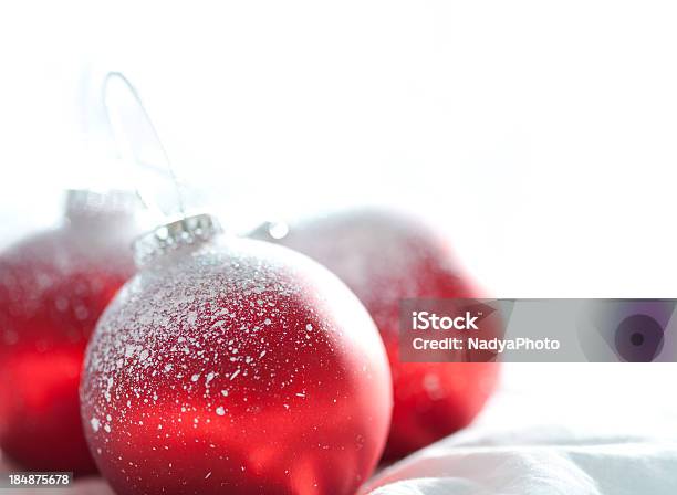 Decoração De Natal - Fotografias de stock e mais imagens de Artigo de Decoração - Artigo de Decoração, Bola de Árvore de Natal, Branco