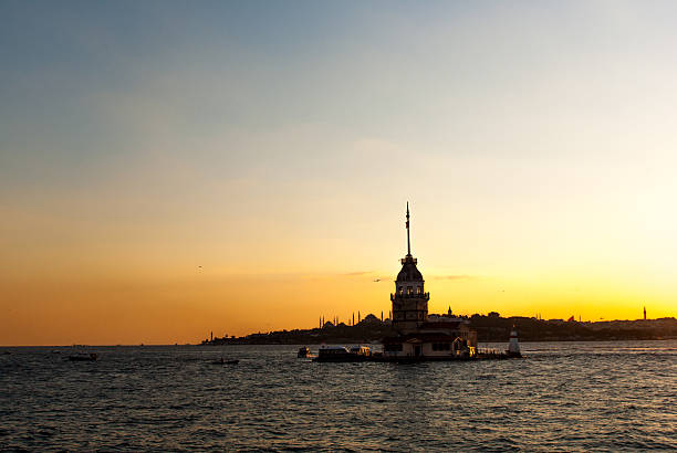 kız kulesi coucher du soleil - istanbul üsküdar maidens tower tower photos et images de collection