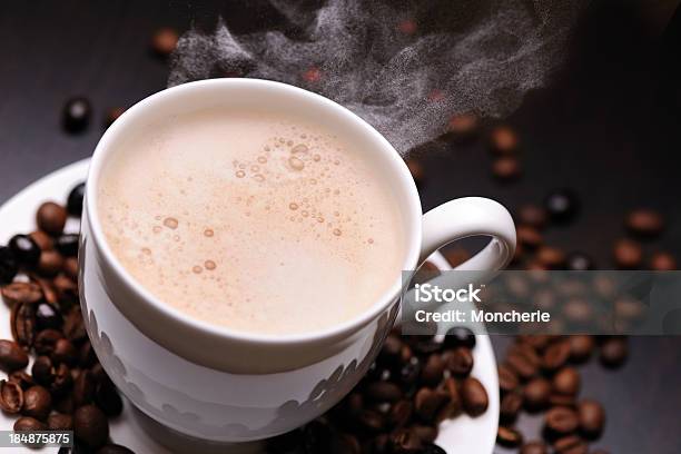 Photo libre de droit de Café Avec De La Vapeur banque d'images et plus d'images libres de droit de Café - Boisson - Café - Boisson, Confiserie - Mets sucré, Fond blanc