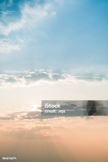 Céu Com Nuvens - Fotografias de stock e mais imagens de Ao Ar Livre - Ao Ar Livre, Azul, Beleza natural