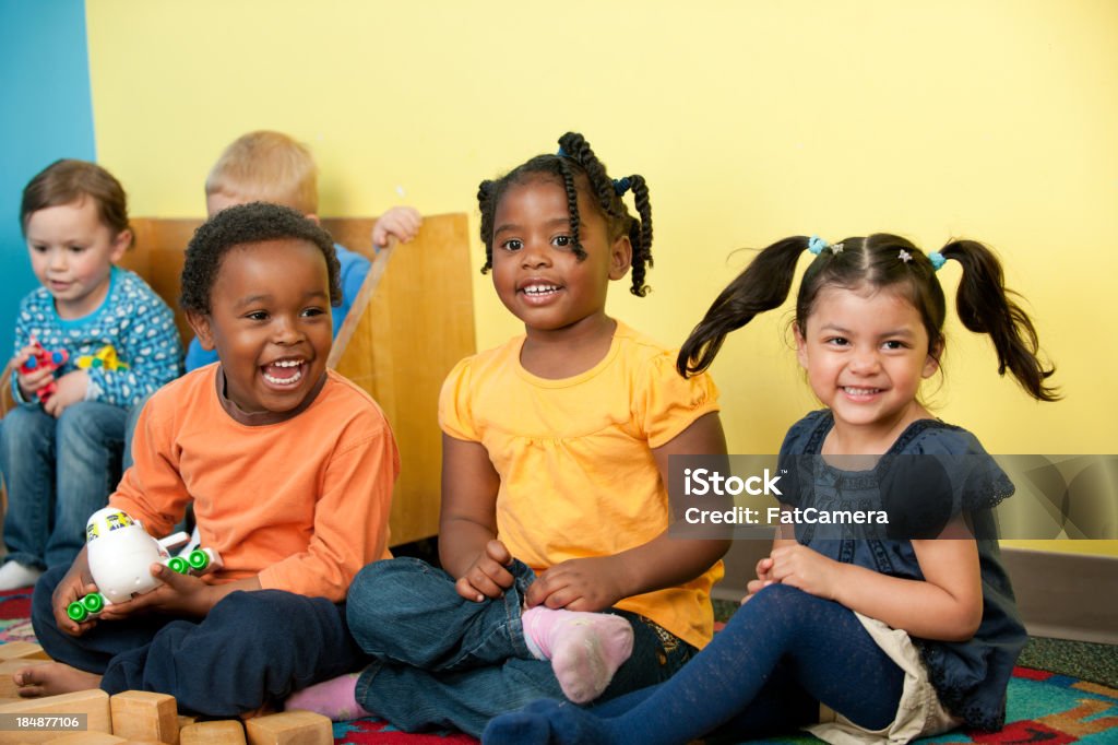 Educazione di scuola materna - Foto stock royalty-free di 2-3 anni