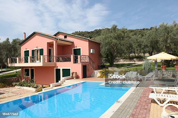 Fundos De Villa - Fotografias de stock e mais imagens de Azul - Azul, Casa de Campo - Estrutura construída, Casa de Férias