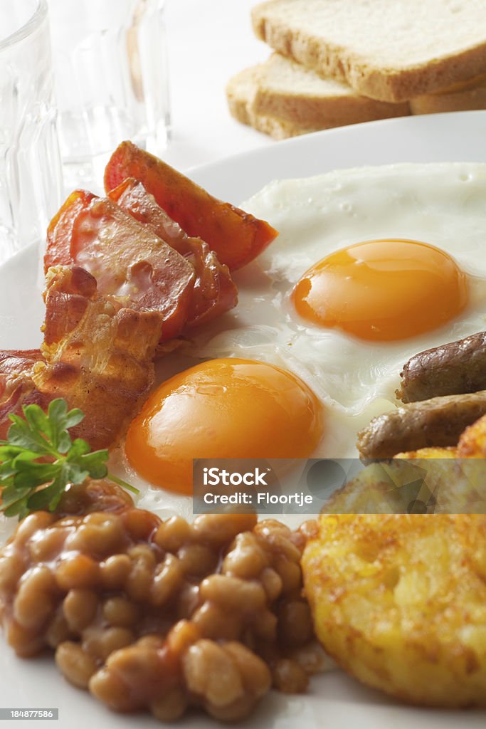 Завтрак изображений: Жареные яйца на английском языке - Стоковые фото Английский завтрак роялти-фри