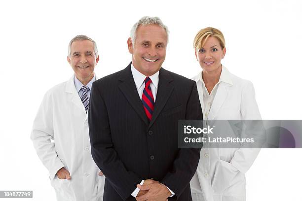 남자 사업가 착용하는 성인 실험복 과학자에 대한 스톡 사진 및 기타 이미지 - 과학자, 단체, 흰색 배경