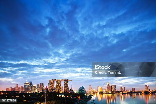 Skyline De Singapura - Fotografias de stock e mais imagens de Amanhecer - Amanhecer, Anoitecer, Ao Ar Livre