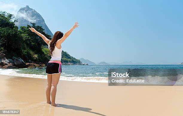 Relaxante Na Praia - Fotografias de stock e mais imagens de Rio de Janeiro - Rio de Janeiro, Acampamento de Férias, Acordar