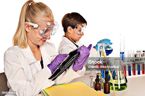 화학 검사 실험실 2명에 대한 스톡 사진 및 기타 이미지 - 2명, 검사-보기, 과학 실험