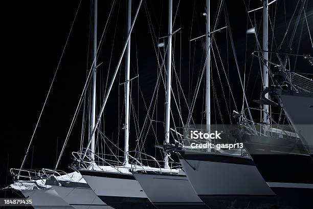 Segelboote In The Dark Stockfoto und mehr Bilder von Segeljacht - Segeljacht, Freisteller – Neutraler Hintergrund, Jachthafen