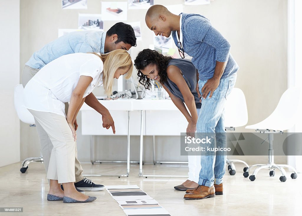 Los empresarios la selección de color - Foto de stock de 30-39 años libre de derechos