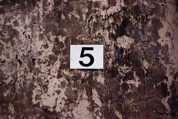 istock dirty grungy wall background and number 5 184883114