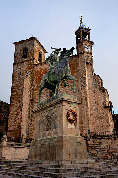 Spain monument in Trujillo. Caceres "Equestrian statue of Francisco Pizarro (conqueror of Peru) in Trujillo,with the cathedral in the background" francisco pizarro stock pictures, royalty-free photos & images