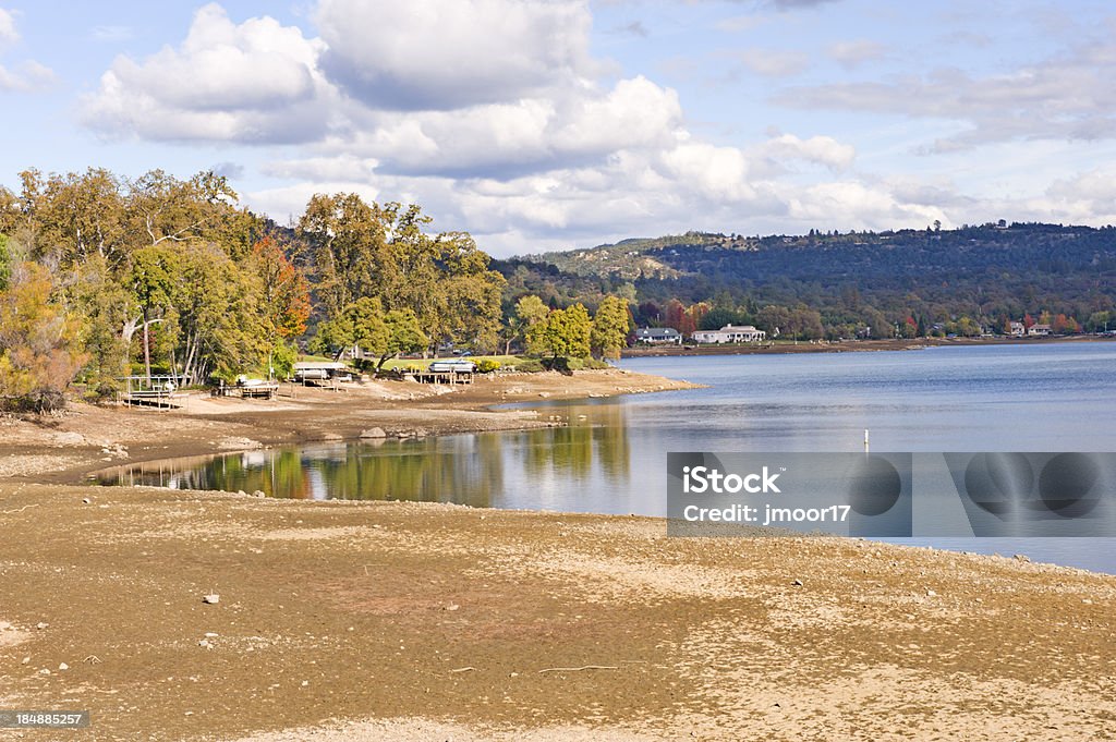 Lago wildwood spiaggia, California - Foto stock royalty-free di Lago