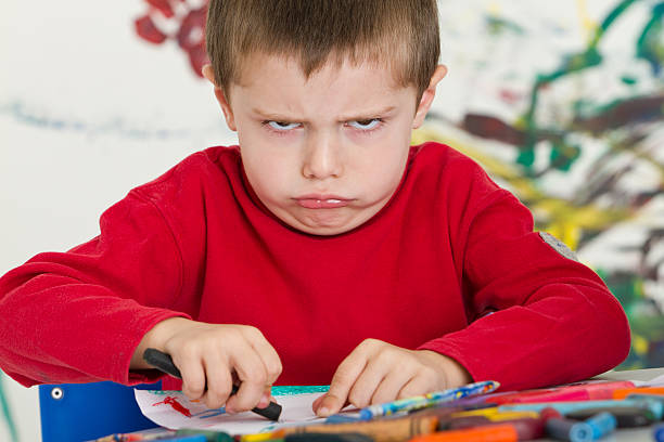 frustrado menino na classe - child portrait fine art portrait multi colored - fotografias e filmes do acervo