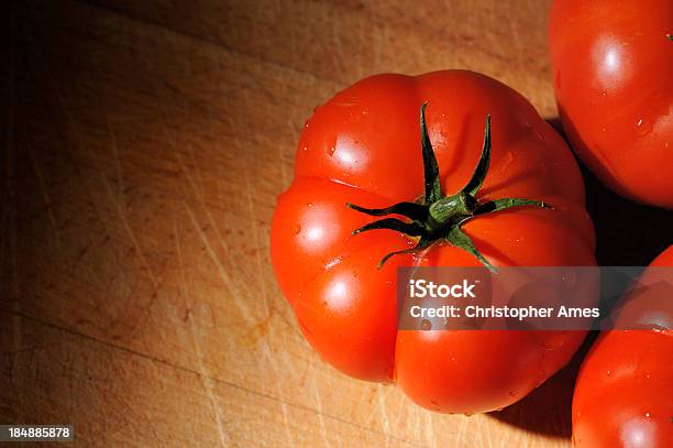 Photo libre de droit de Tomate Beefsteak Real Bio banque d'images et plus d'images libres de droit de Aliment - Aliment, Aliment cru, Aliments et boissons