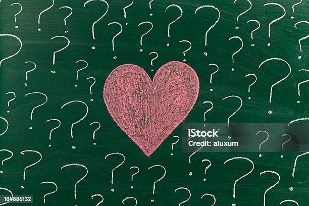 Love Не Уверен — стоковые фотографии и другие картинки Вопросительный знак - Вопросительный знак, Символ сердца, Спрашивать