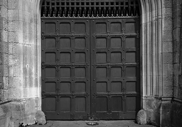 istock Large wooden doors 184886693
