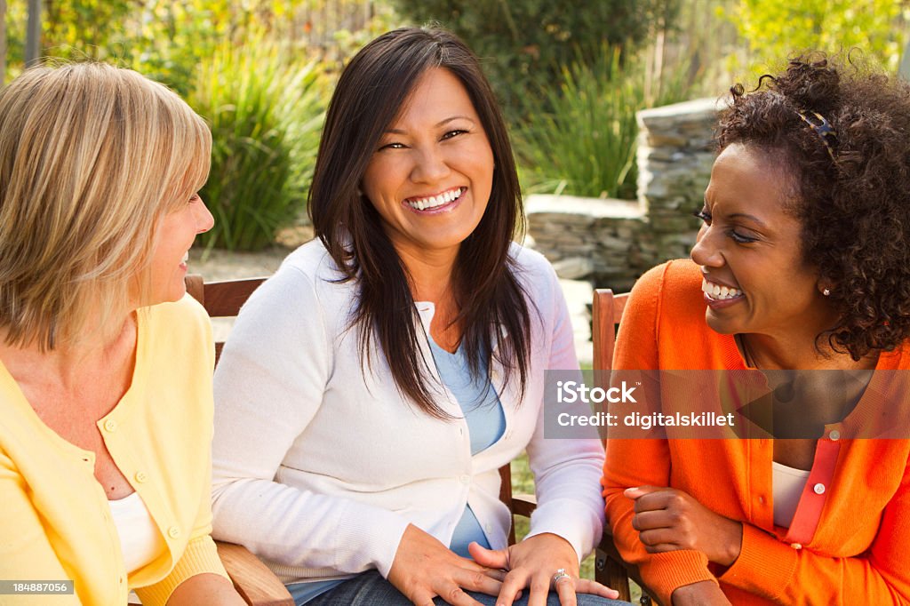 Freunden abhängen - Lizenzfrei Frauen Stock-Foto