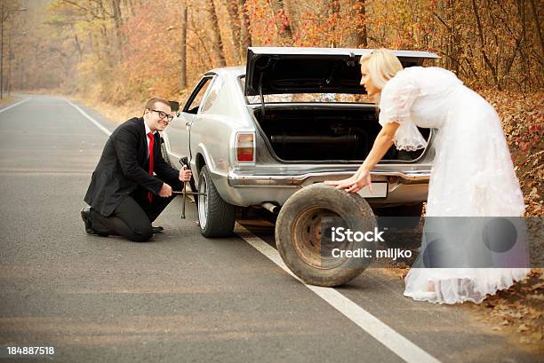 意外な問題のハネムーン結婚シリーズ数 - 自動車のストックフォトや画像を多数ご用意 - 自動車, 結婚, 失敗