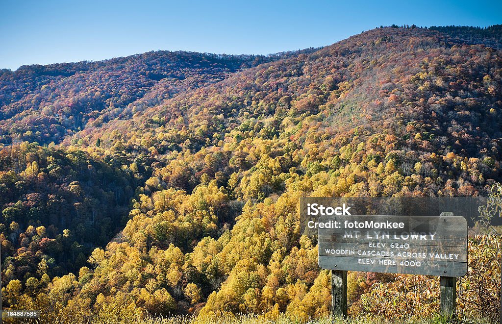 Mont Lyn Lowry surplombent, Blue Ridge Parkway, en Caroline du Nord, États-Unis - Photo de Angle de prise de vue libre de droits