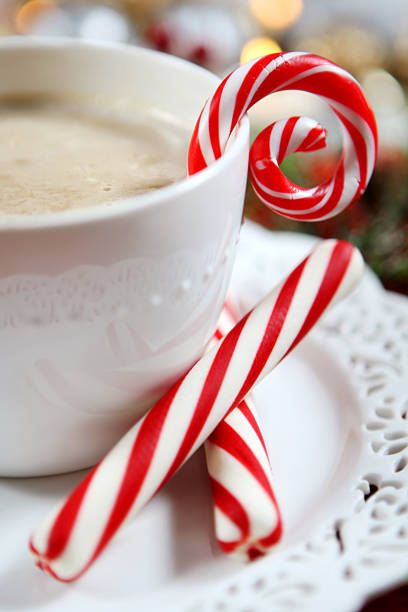 istock Chrismas- hot cocoa and candy cane 184887867
