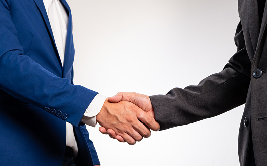 Holding hands with business partners to trust business partners, relationships to achieve future commercial and investment goals.