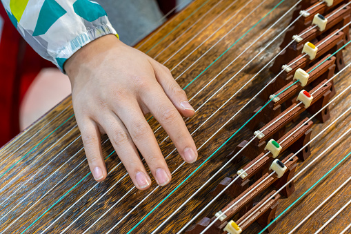 Play Chinese musical instrument - guzheng
