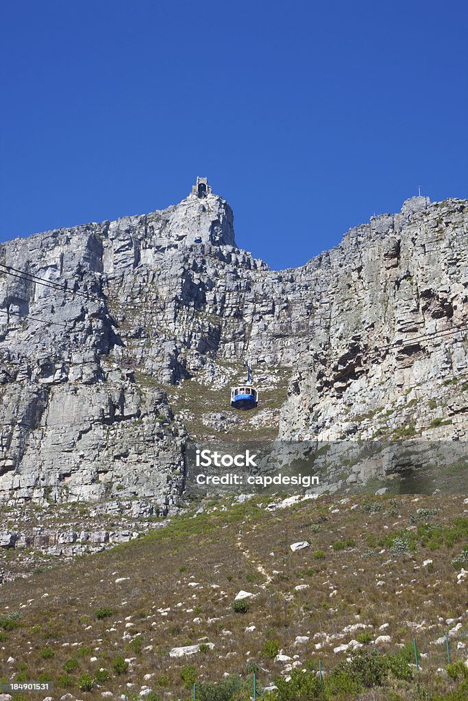 Table Mountain e funivia sorge alla stazione di summit - Foto stock royalty-free di Africa