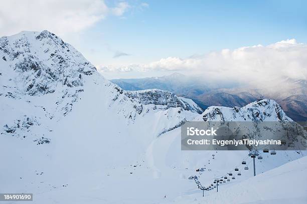 Teleférico De Las Montañas Foto de stock y más banco de imágenes de Abeto - Abeto, Aire libre, Amanecer