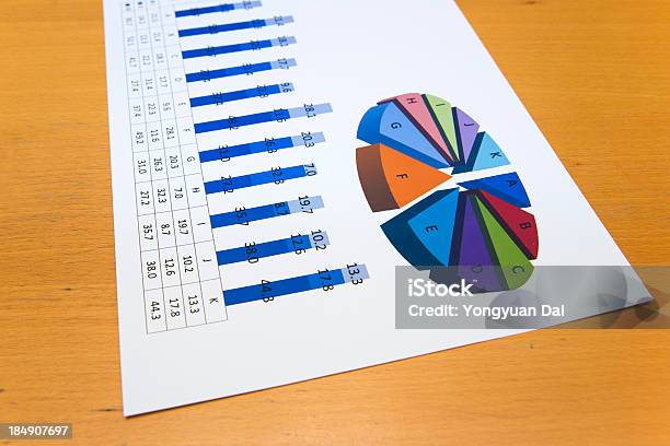 그래프와 차트는 개념에 대한 스톡 사진 및 기타 이미지 - 개념, 개념과 주제, 경과보고