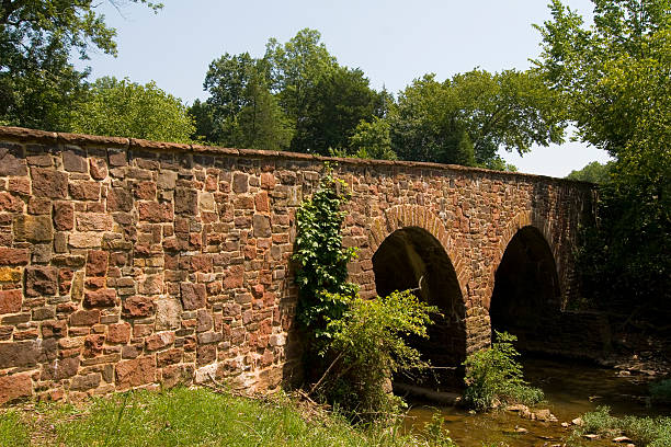 stone bridge en campos de batalla de manassas - manassas war famous place park fotografías e imágenes de stock