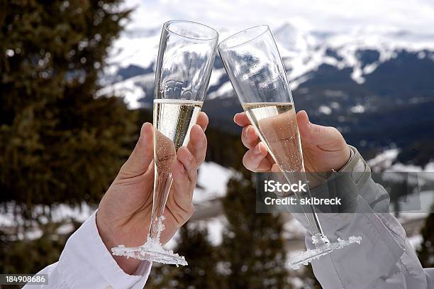 Wintertoast Stockfoto und mehr Bilder von Schaumwein - Schaumwein, Berg, Schnee