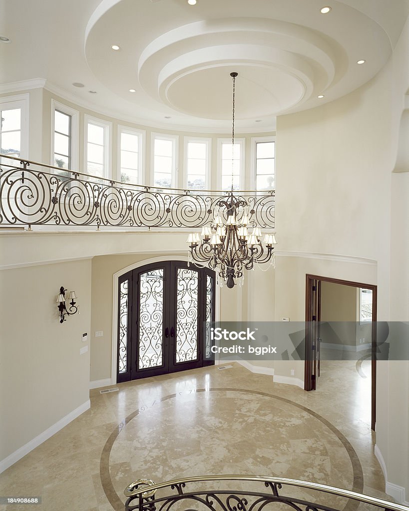 Großes Foyer - Lizenzfrei Eingangshalle - Wohngebäude-Innenansicht Stock-Foto