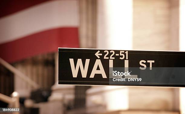 Wall Street Foto de stock y más banco de imágenes de Bolsa de Nueva York - Bolsa de Nueva York, Negociador bursátil, Bear Market - Refrán en inglés